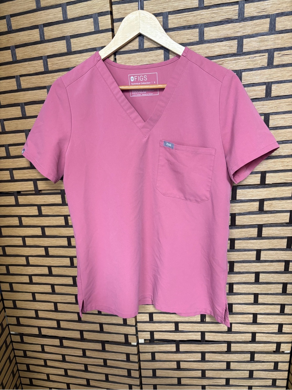 Figs mauve pink technical collection scrub top size small